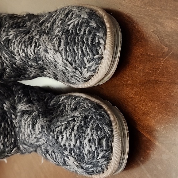 Size 10 Tall Grey Sweater Muk Luks - Picture 2 of 8